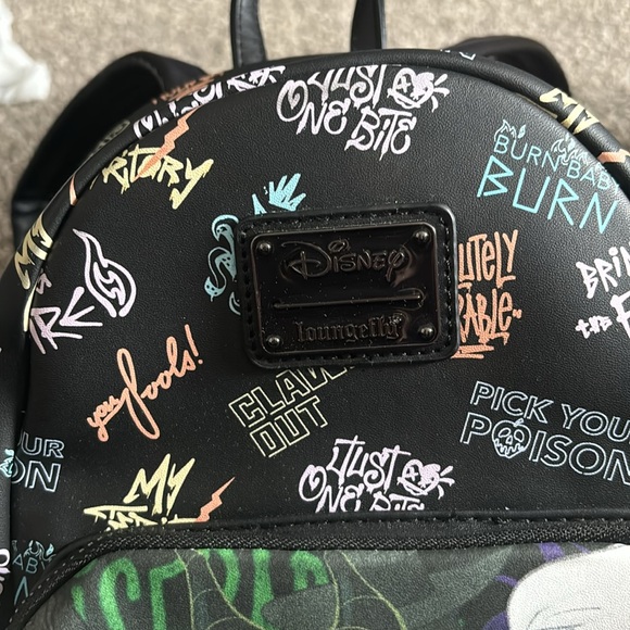 Loungefly Villians mini backpack - Picture 2 of 8